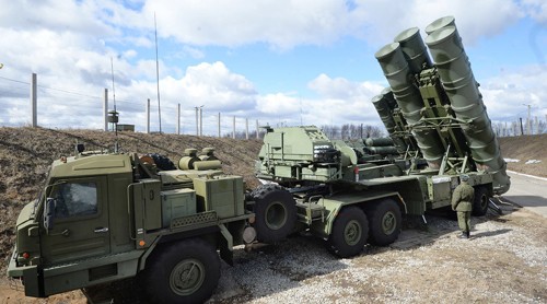 Russia to deploy S-400, S-300 missile defense systems to Syria - ảnh 1
